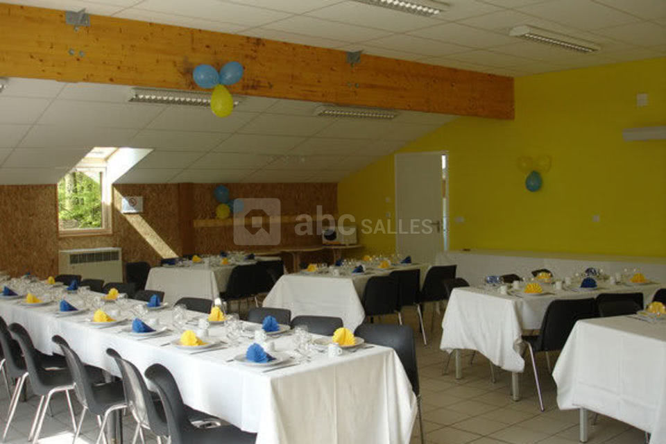 Salle 90 m²