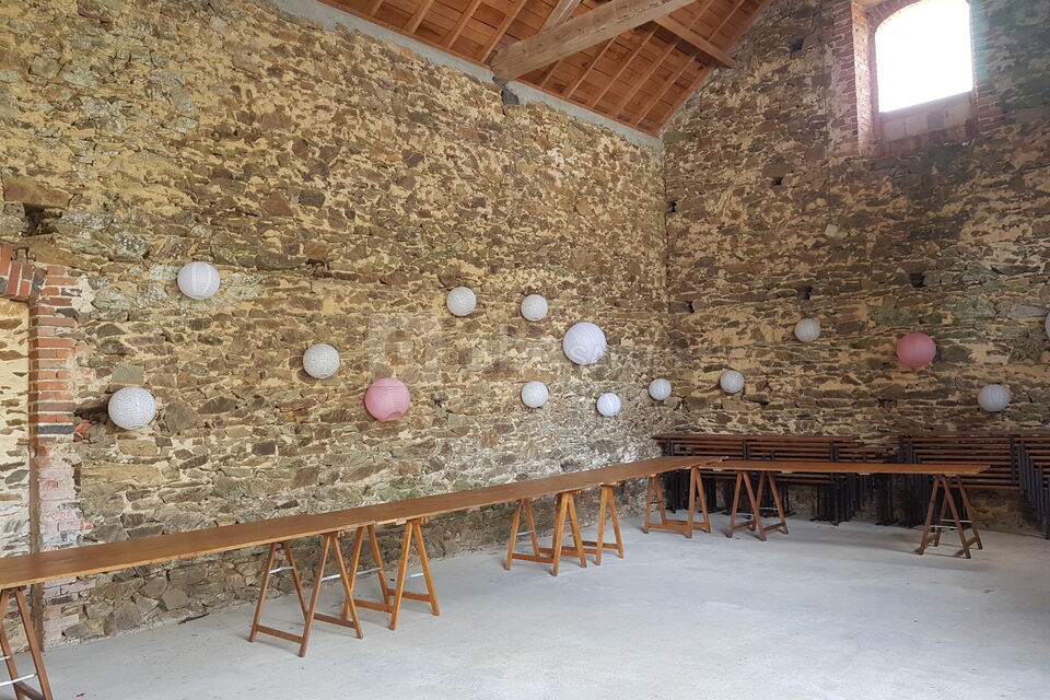 Préparation de la grange pour le cocktail