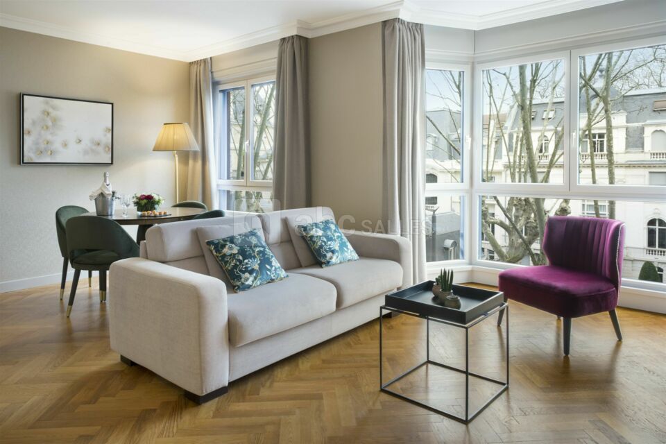 Warwick Reine Astrid