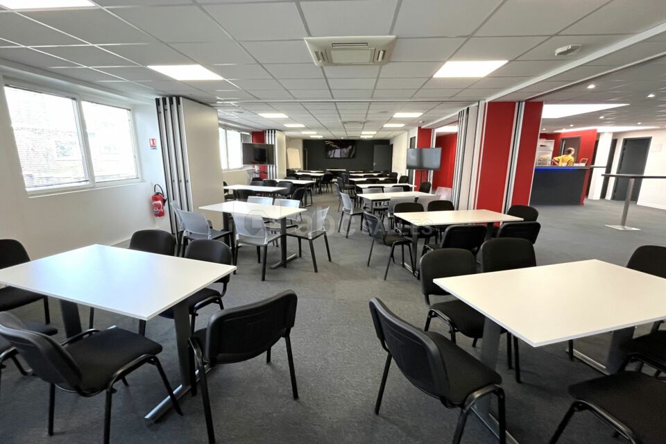 Salle en îlots