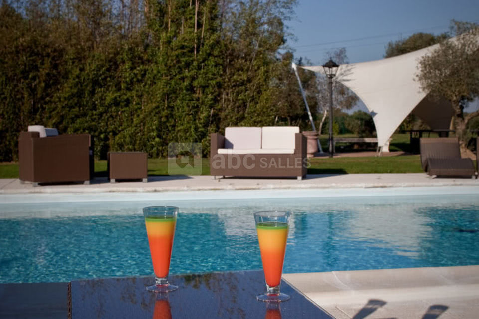 Terrasse lounge au bord de la piscine