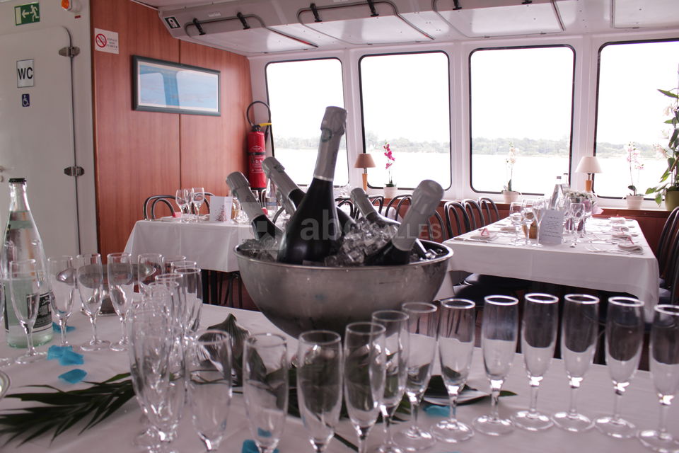 Anniversaire, mariage, cousinade mais aussi repas d'affaires, déjeuners et dîners croisière...