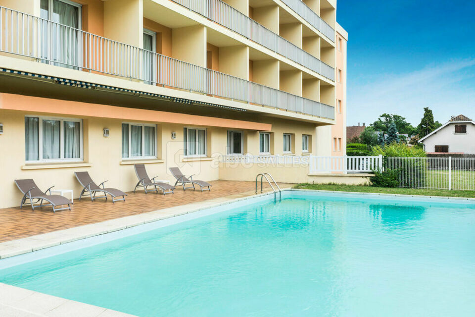 Piscine Extérieur Hôtel Ibis Tarbes
