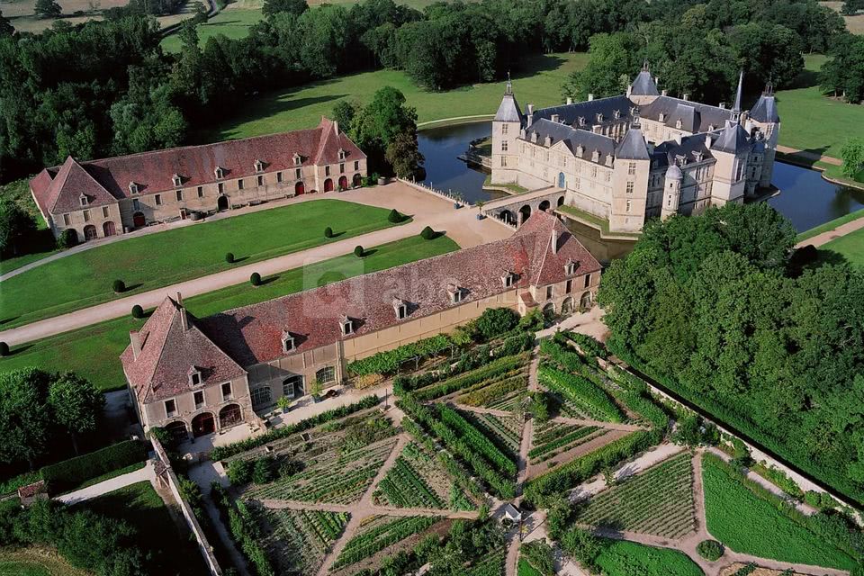 Vue aérienne du domaine du château de sully