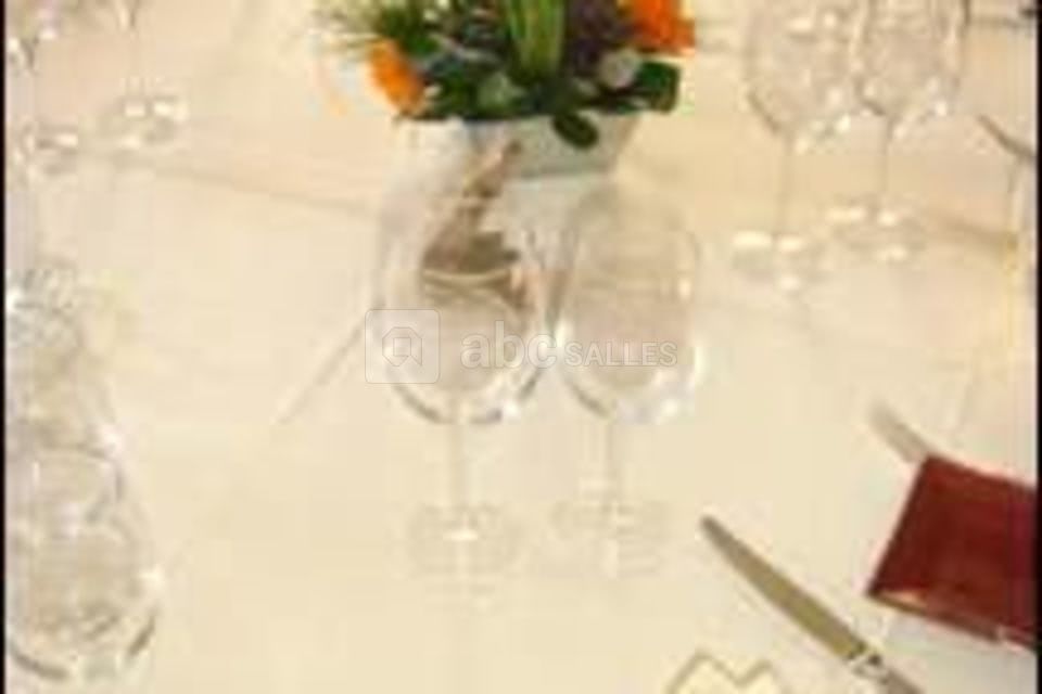 Une table pour 10 convives
