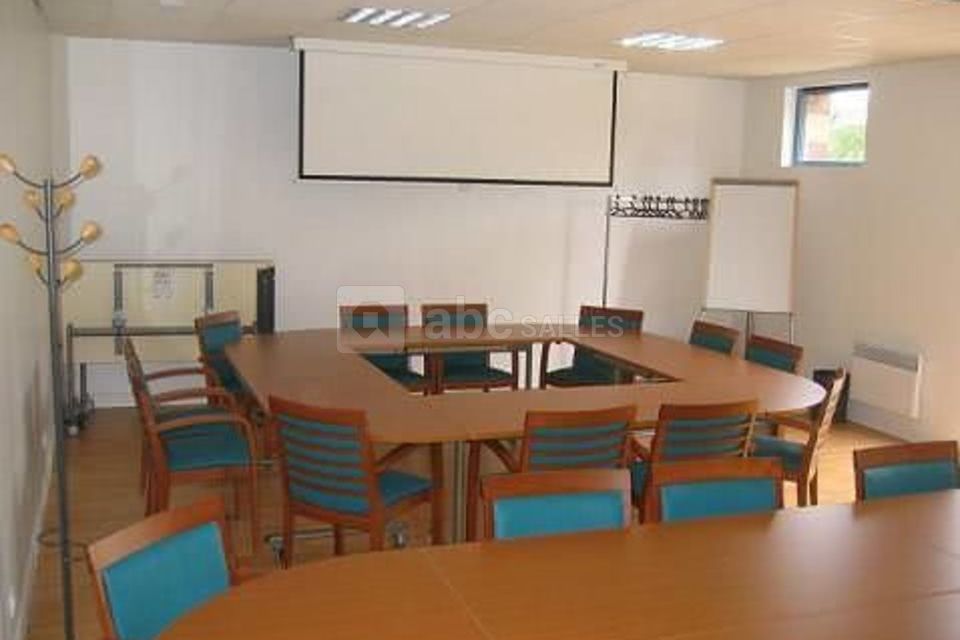 L'intérieur de la salle de réunion