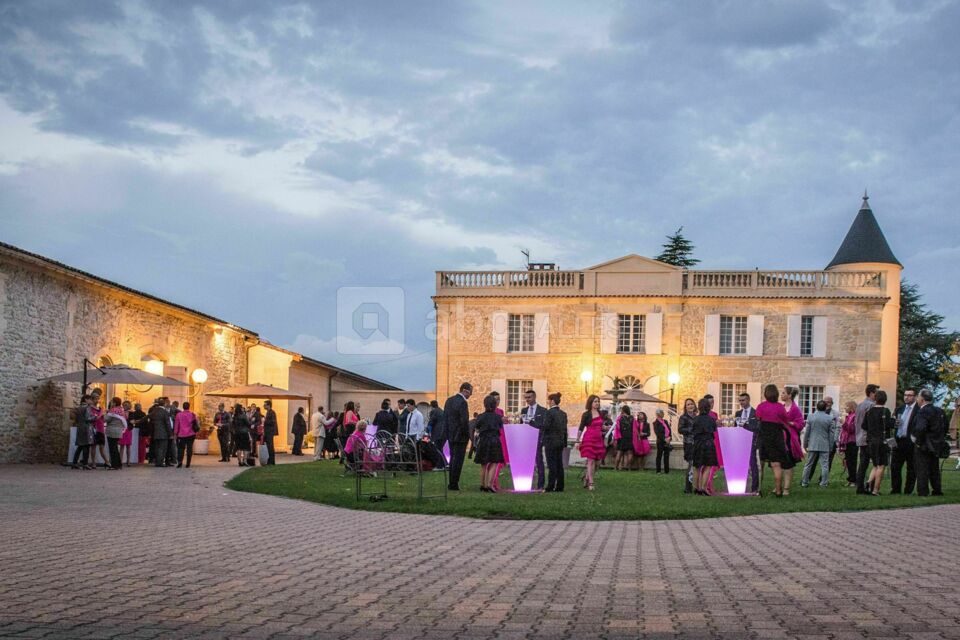 Apéritif dans le parc du château