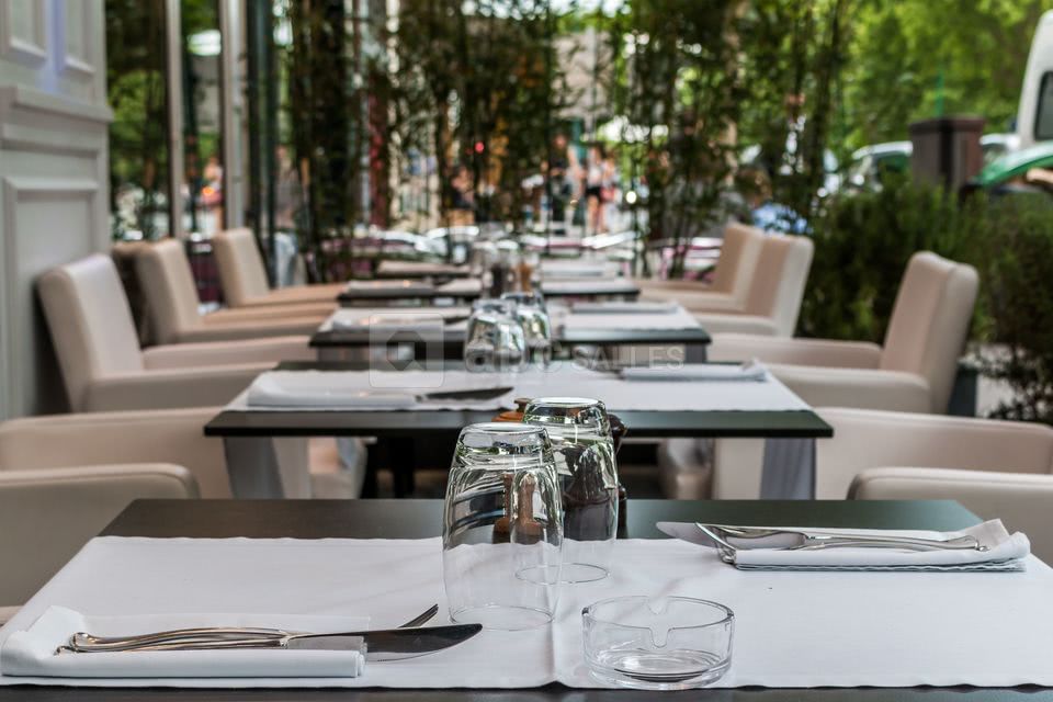 Terrasse rue de Paris