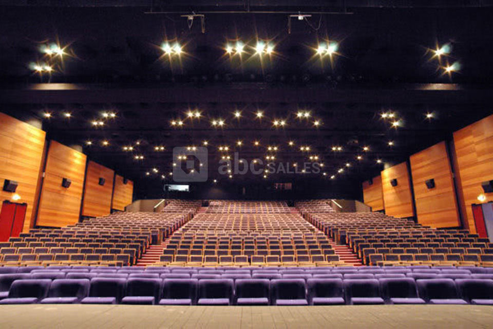 Salle 956 places