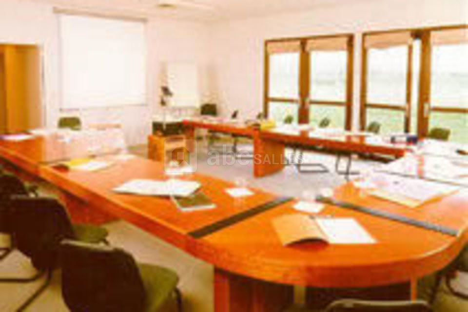 8 salles de séminaires