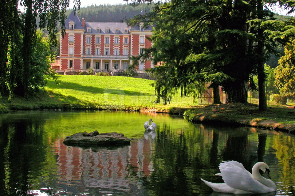 Le château depuis l'étang