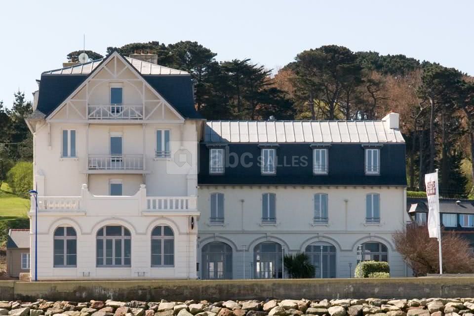 Vue château de sable depuis la plage