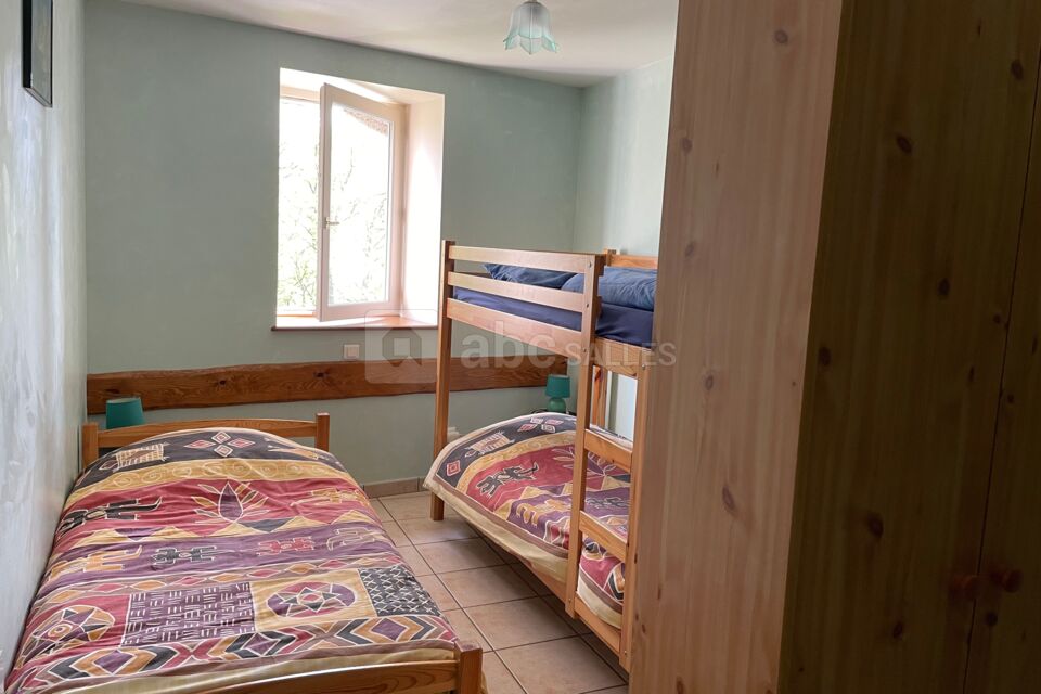 Chambre 5 personnes (3 lits simple, 1 lit double)