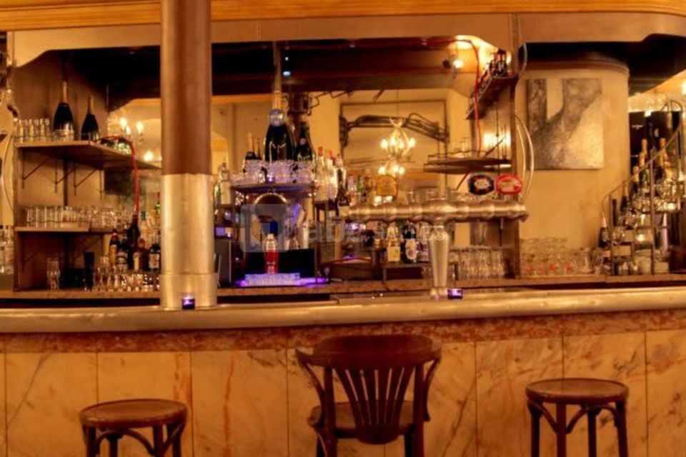 L'Autobus Impérial - Restaurant & Club