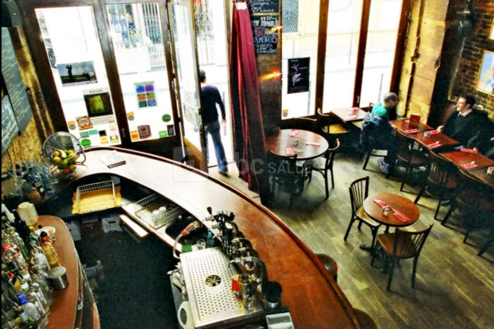 Vue de la mezzanine sur le rez de chaussé