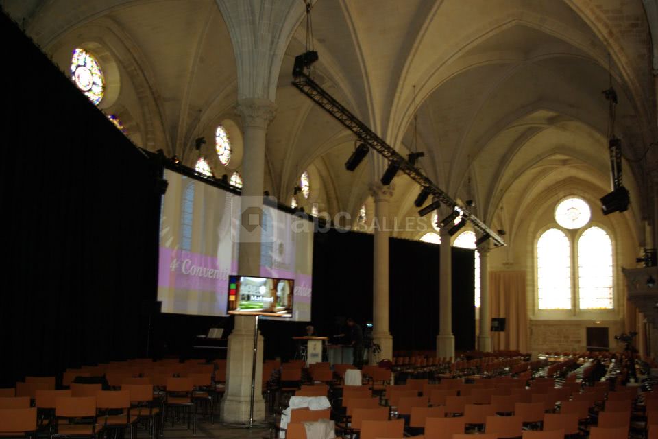 Congrès dans le réfectoire des moines © carole paris