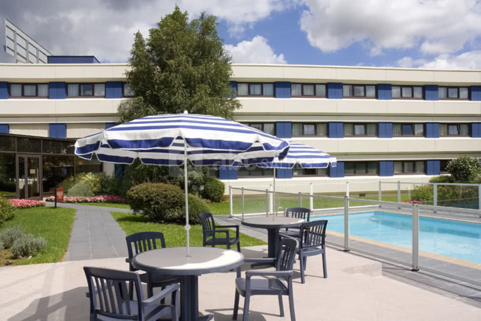 Terrasse et piscine