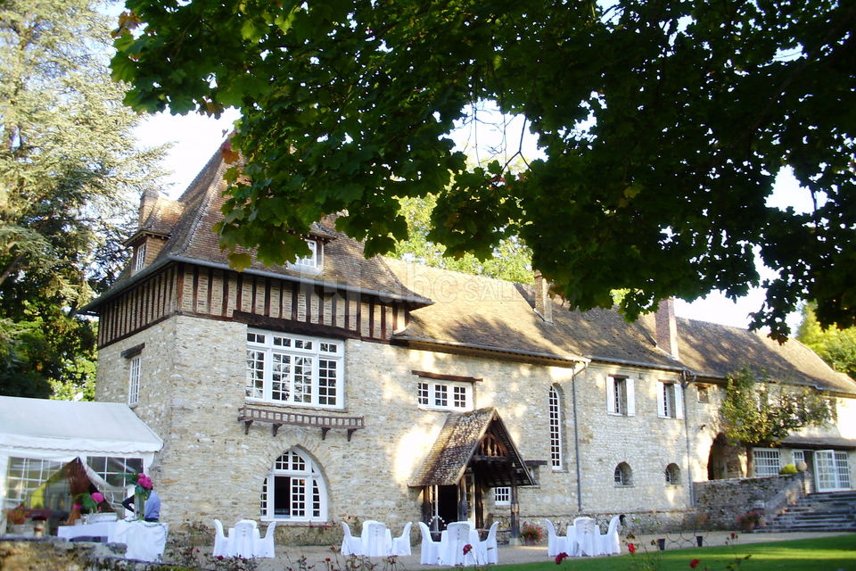 La façade du manoir, côté jardins