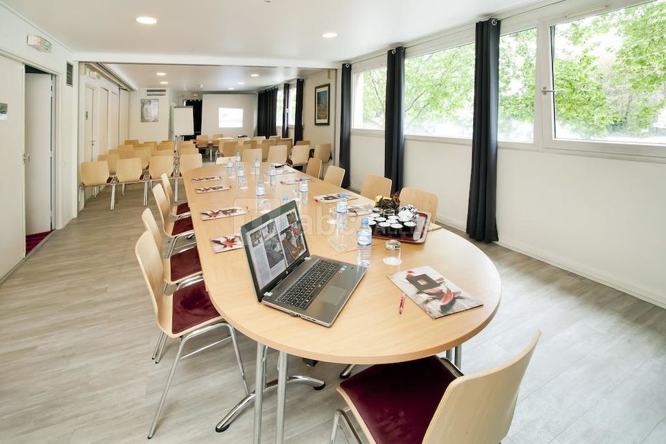 Qualys Hôtel Inn Nanterre - La Défense