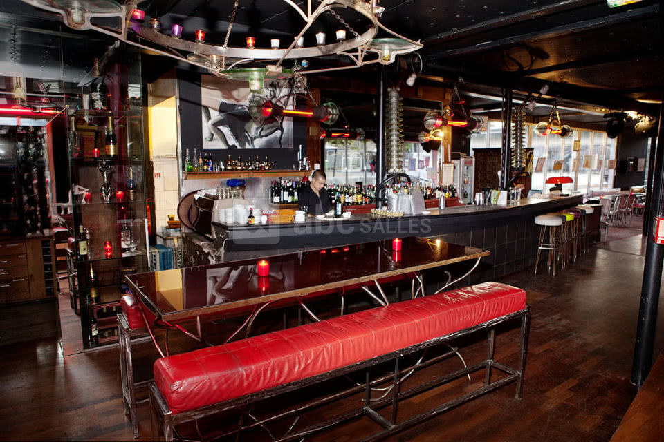 Le Café Barge