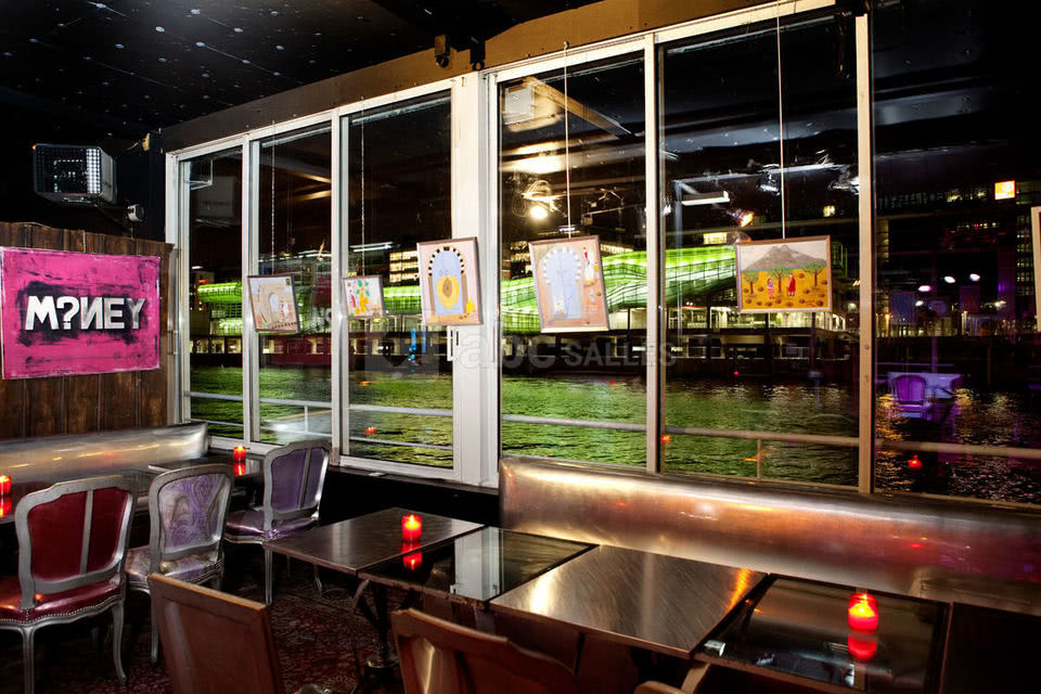 Le Café Barge