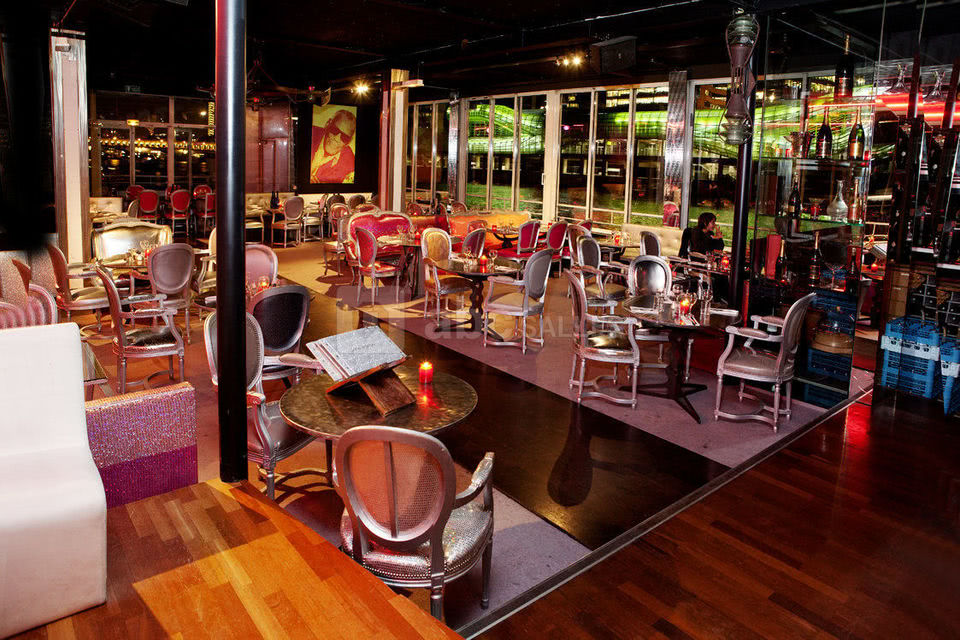 Le Café Barge