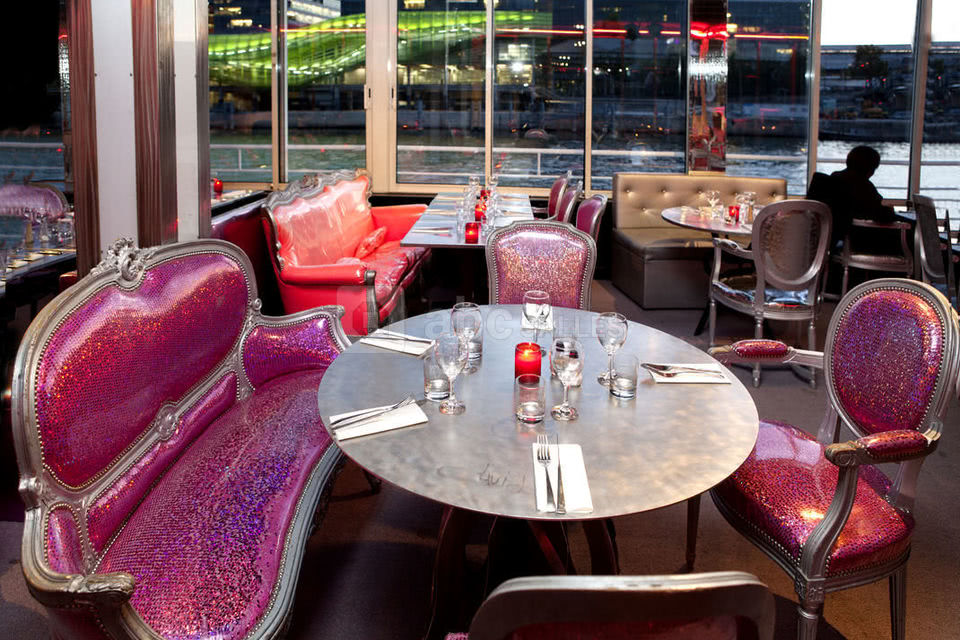 Le Café Barge