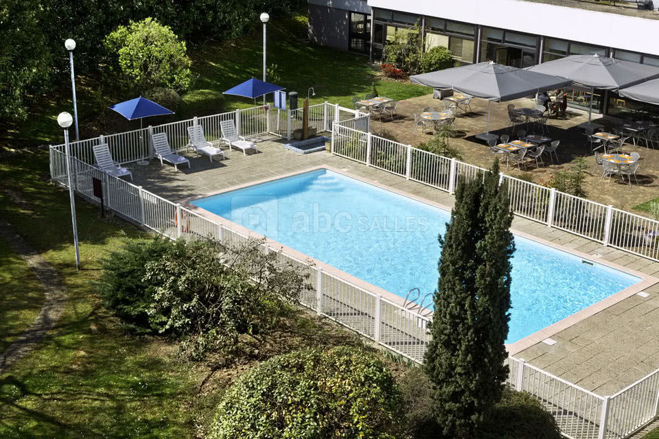 Piscine extérieure privée
