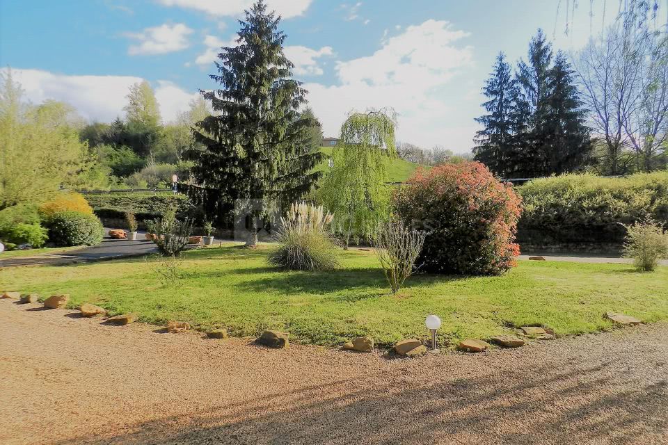 Domaine des Pierres Dorées - Vue Extérieure