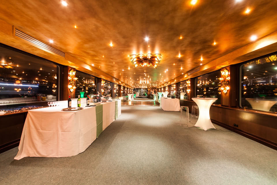 Bateau Maxim's sur Seine