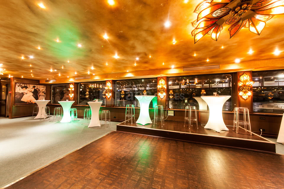 Bateau Maxim's sur Seine