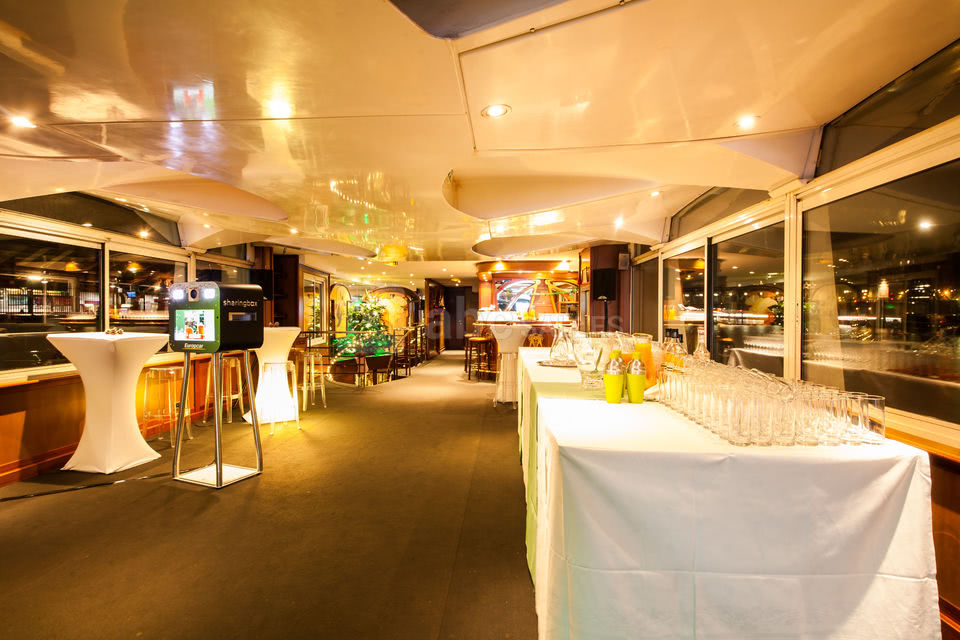 Bateau Maxim's sur Seine