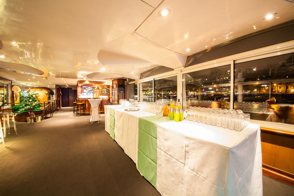 Bateau Maxim's sur Seine