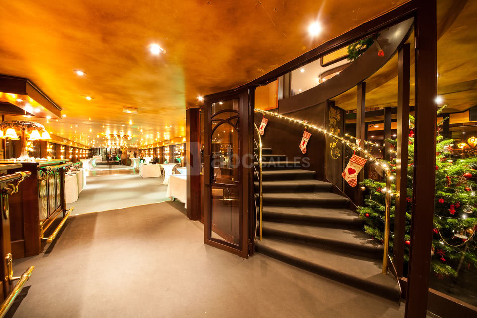 Bateau Maxim's sur Seine