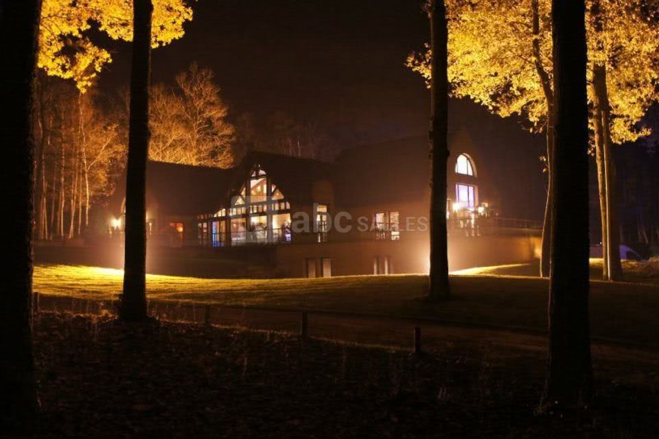 Le golf en tenue de soirée