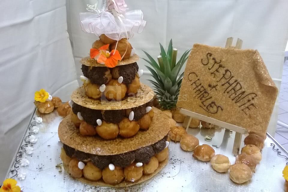 Pièce montée en Croques en bouche