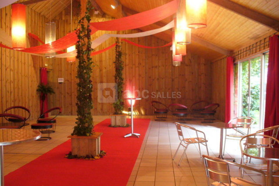 Un espace cocktails ouvert sur jardin