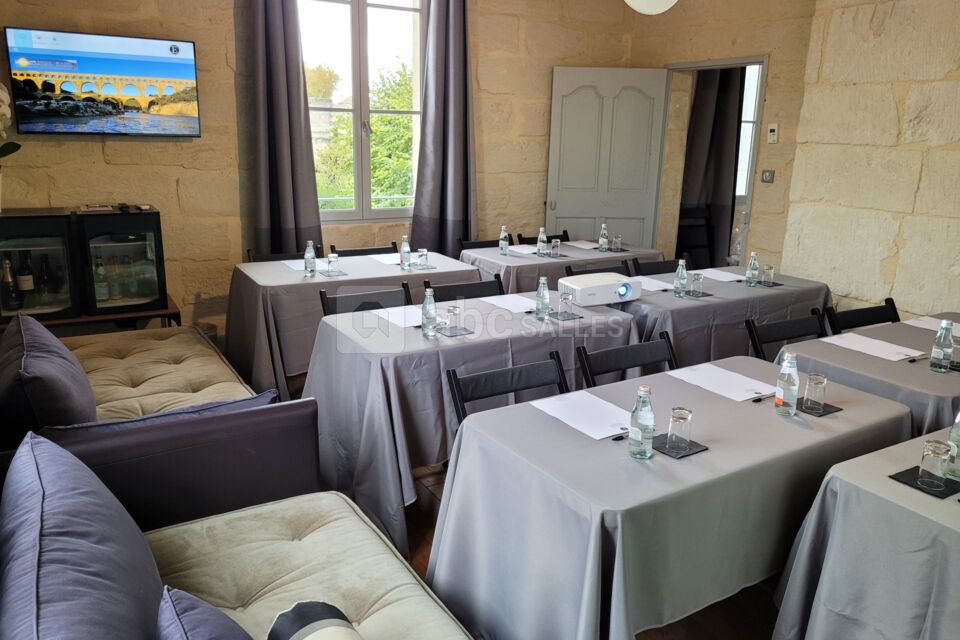 Boutique Hôtel Entraigues 4*
