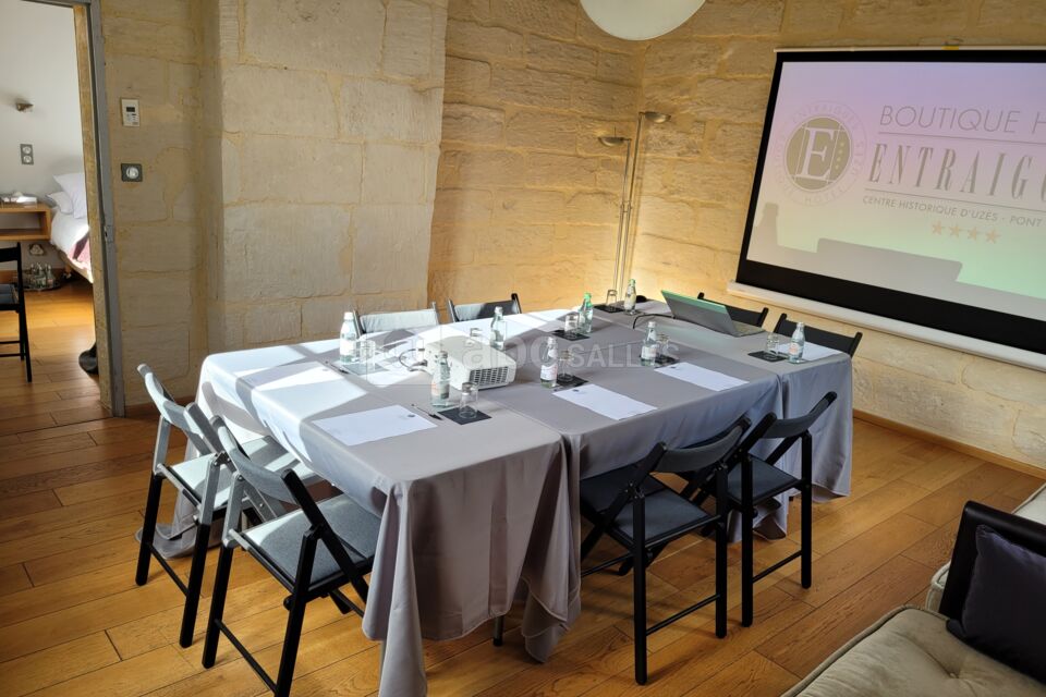 Boutique Hôtel Entraigues 4*