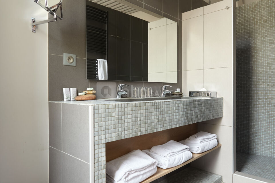 Boutique Hôtel Entraigues 4*