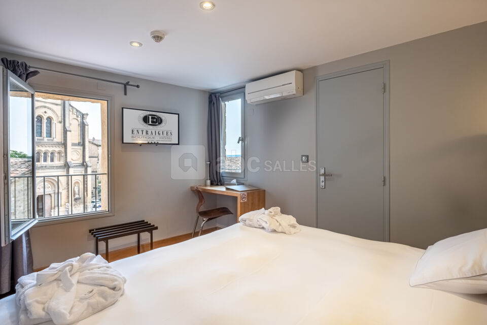 Boutique Hôtel Entraigues 4*