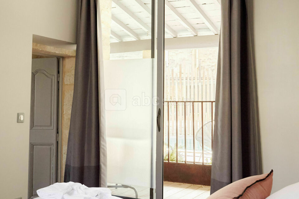 Boutique Hôtel Entraigues 4*