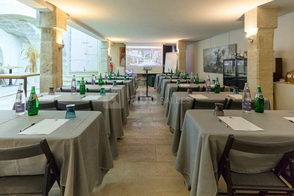 Boutique Hôtel Entraigues 4*