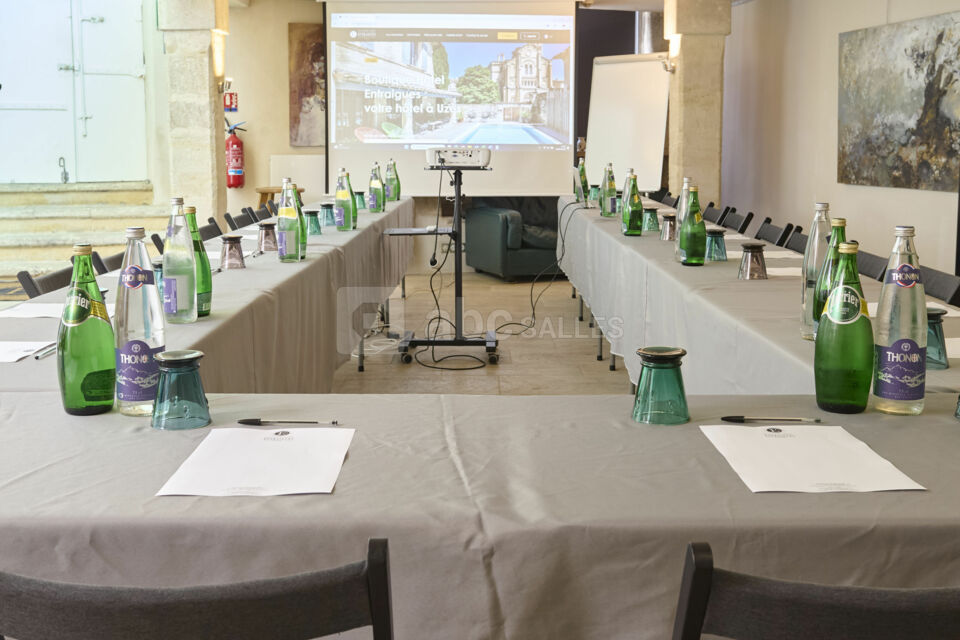 Boutique Hôtel Entraigues 4*
