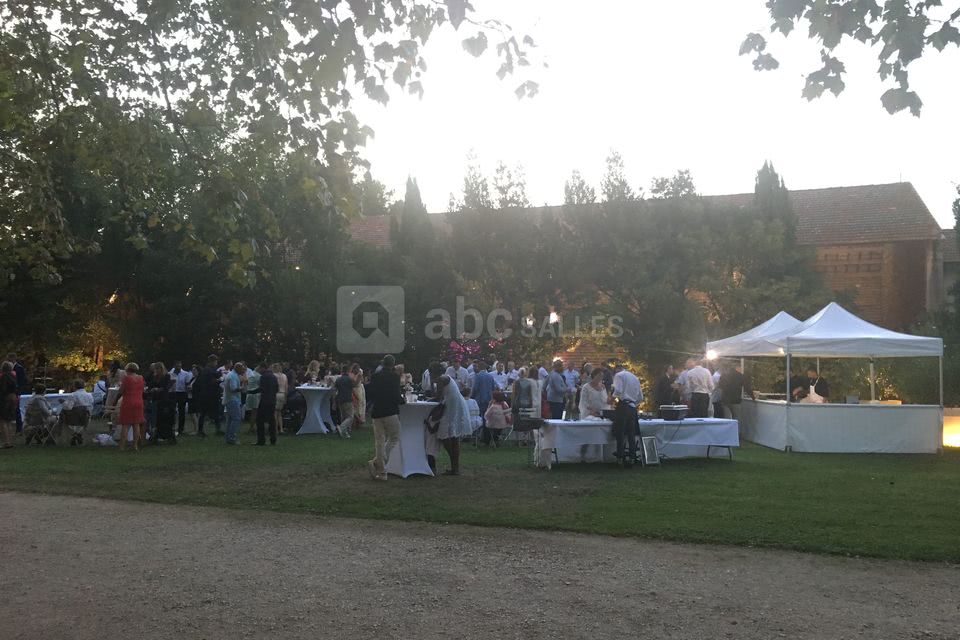 Cocktail dans jardin des salles de réception