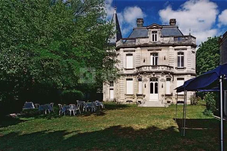 Château des tours façade parc