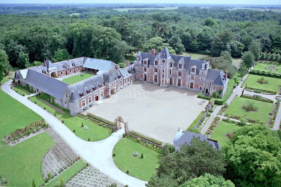 Château de Jallanges - 12 km de TOURS, (55 minutes de PARIS TGV -  réception de 50 à 700 personnes