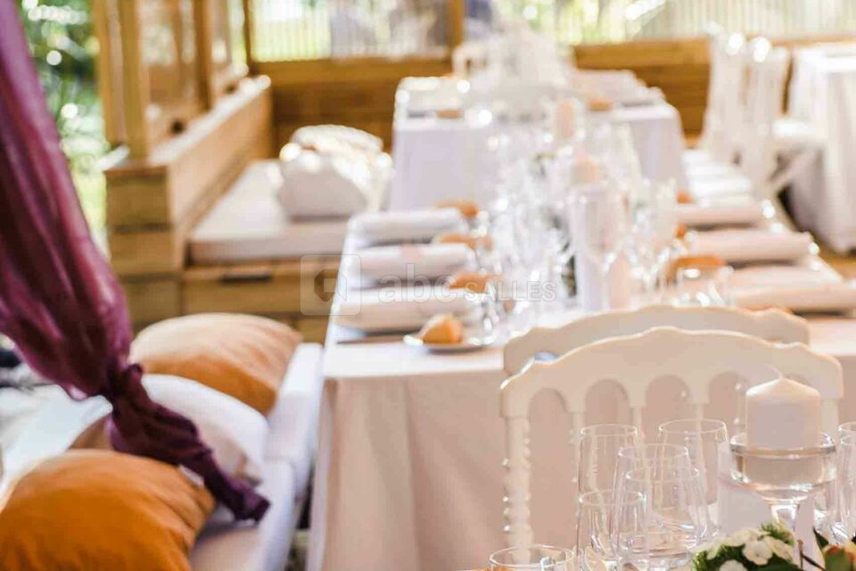 Espace sous les parasols