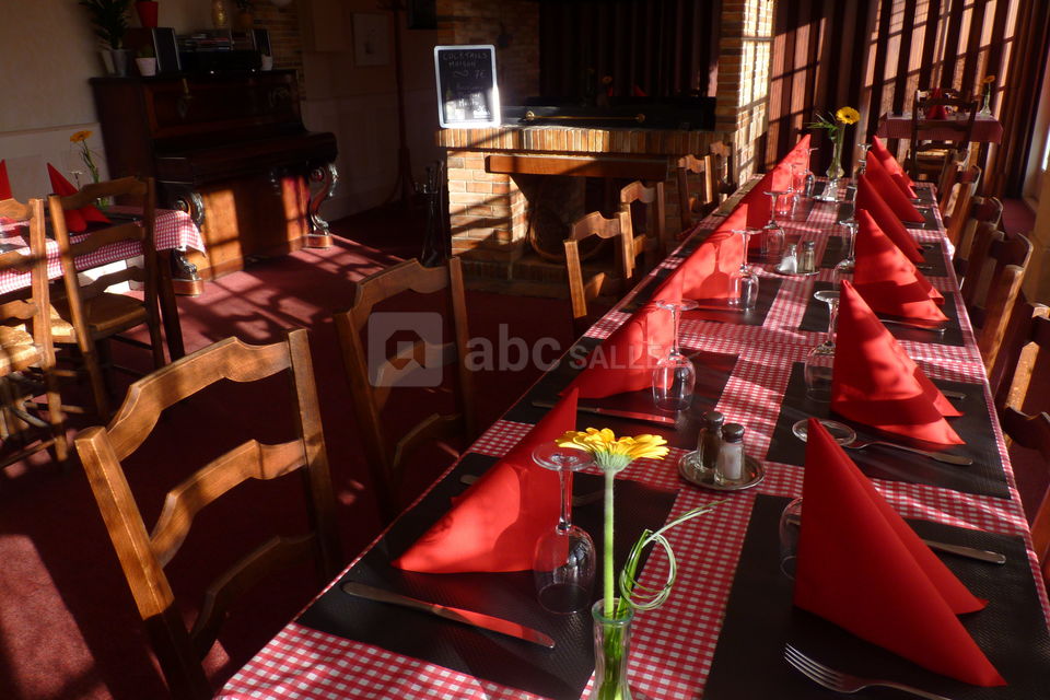Salle devant la cheminée