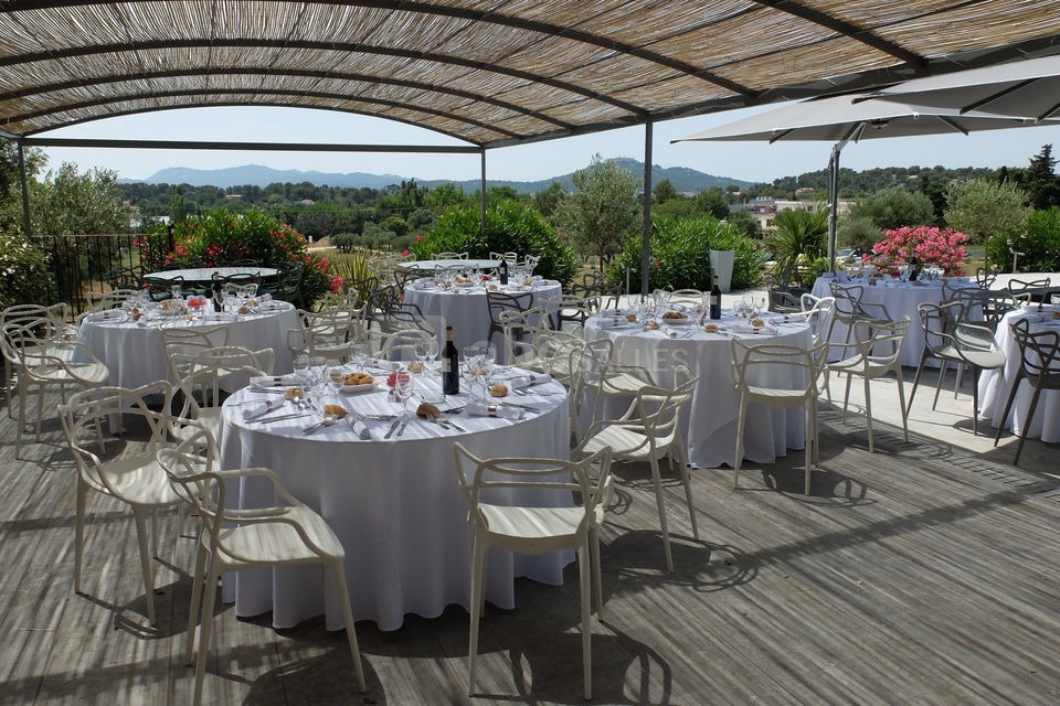 La piscine et sa terrasse